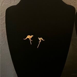 Gold tone Kangaroo pin Set